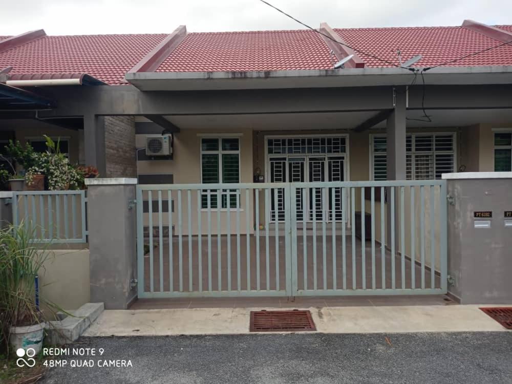 Maryam Homestay Jertih Exterior foto